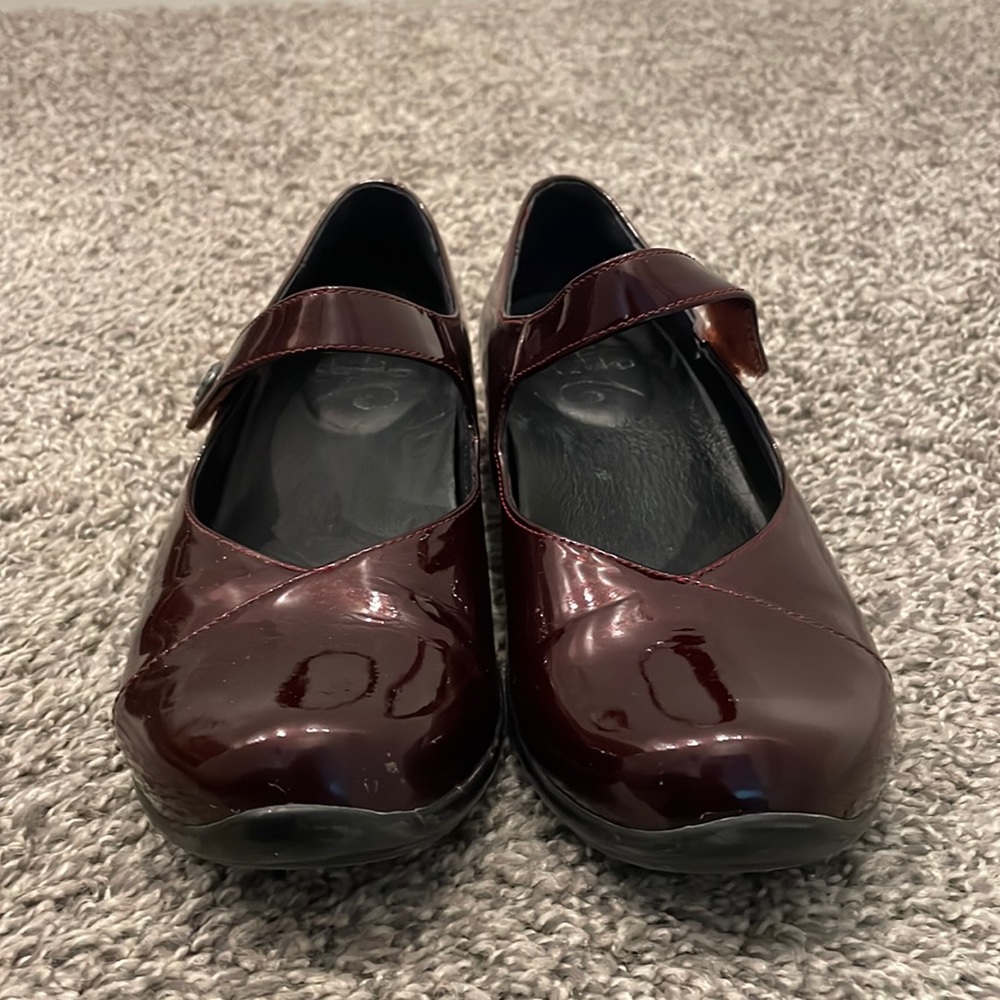 Dansko Patent Leather Mary Janes Size 8.5/9